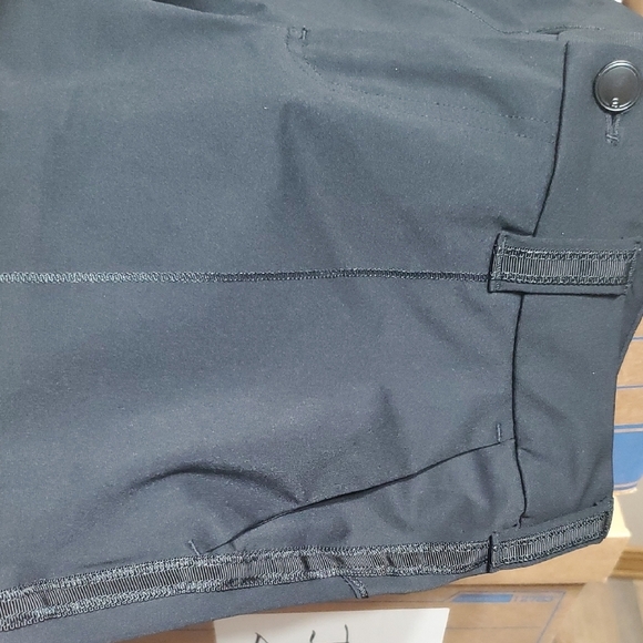 Lululemon Athletica Women's Black Shorts - Picture 9 of 10